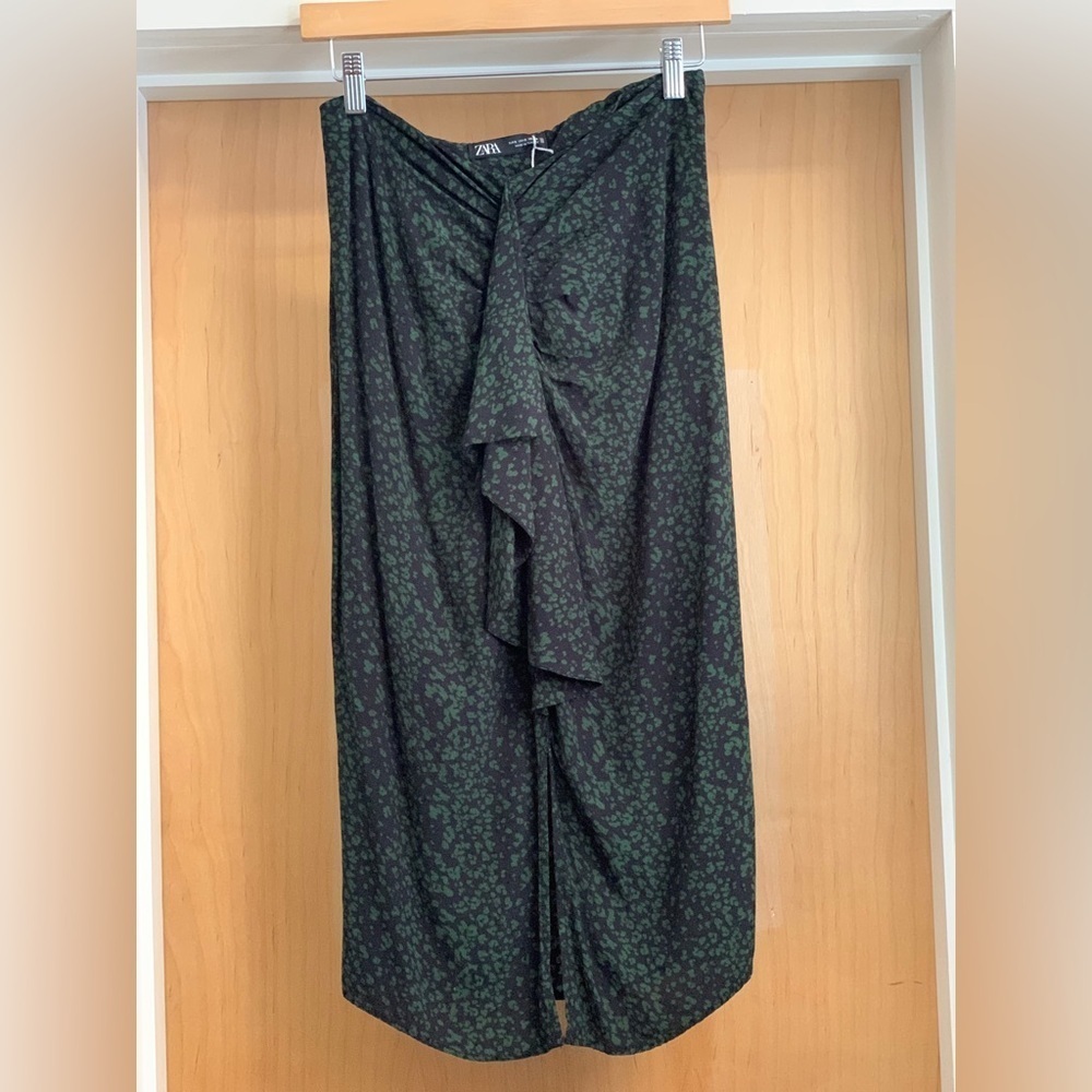 Zara Green Leopard Ruffle High Waisted Skirt. Size-Small